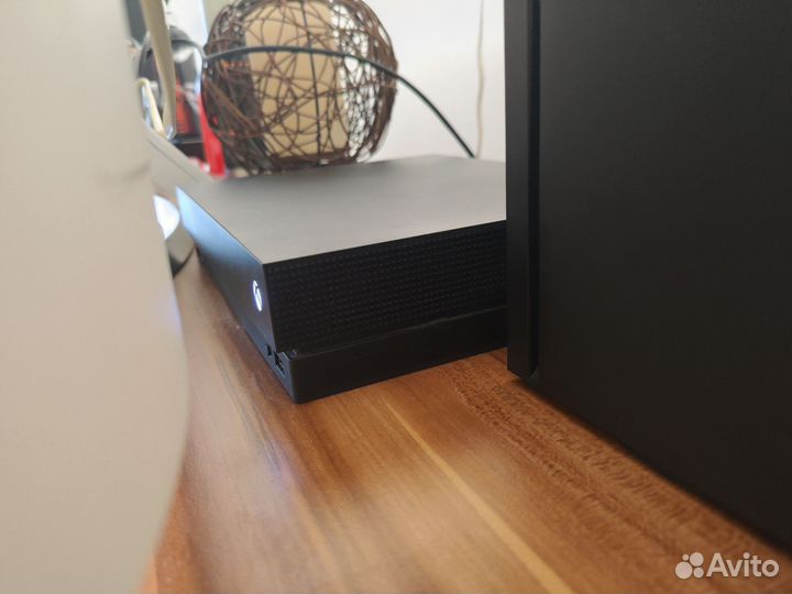 Игровая консоль Xbox One X 1Tb