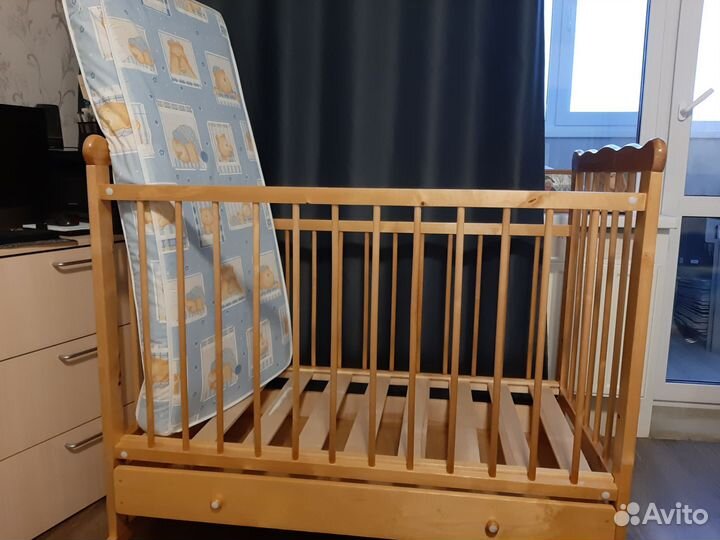Кроватка с матрасом