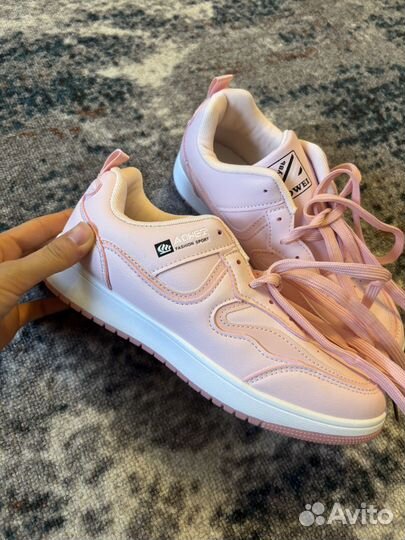 Кросовки женские