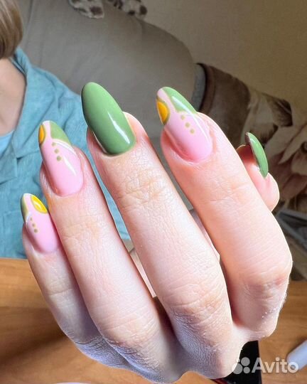 Маникюр педикюр