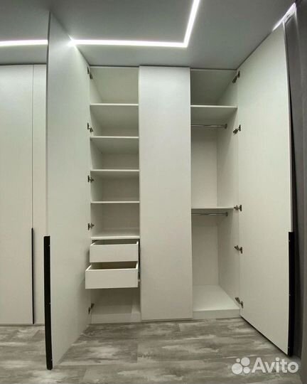 Шкаф распашной современный