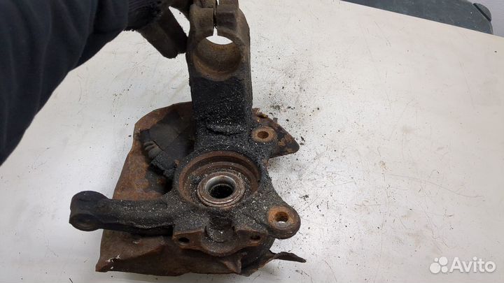 Ступица (кулак, цапфа) левая передняя Volkswagen Transporter 5