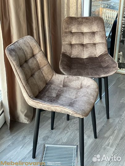Мягкие велюровые стулья со спинкой