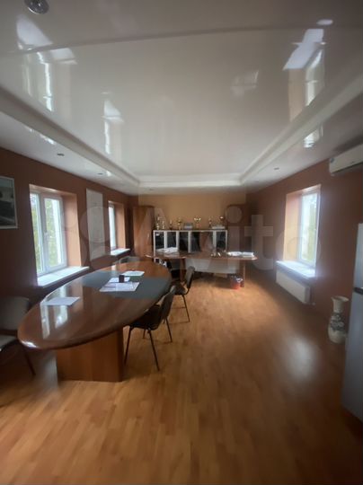 Здание, 700 м²