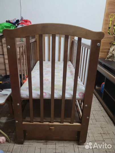 Манеж детский с маятником