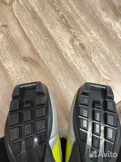 Лыжи Fisher с палками с ботинками чехлом курткой