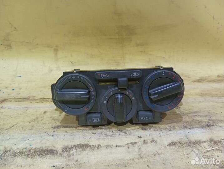 Блок управления климатической установкой Nissan