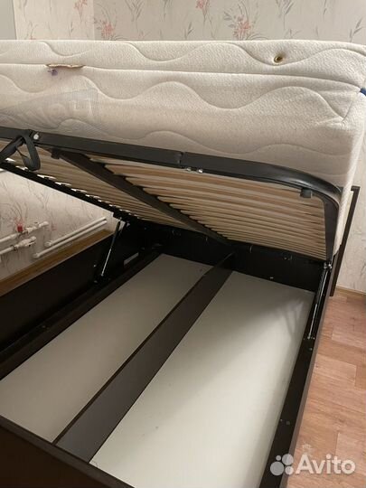 Кровать с матрасом 140*200