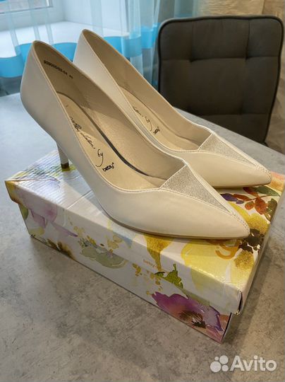 Туфли белые