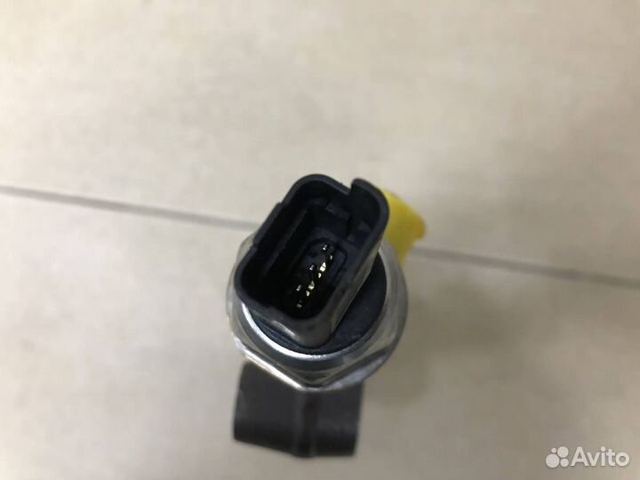 Рейка топливная рампа Citroen C4 2011