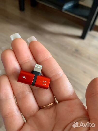 Разьем для наушников и зарядки iPhone