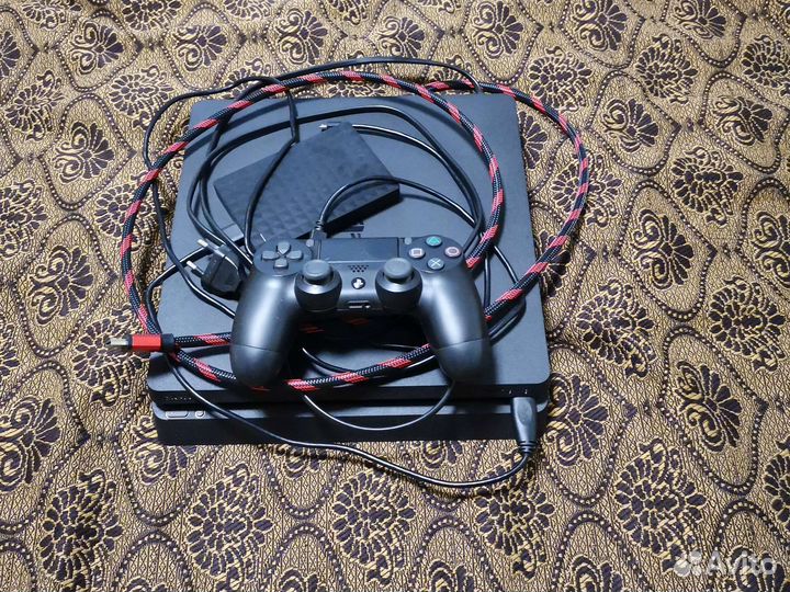 Игровая приставка ps4 slim