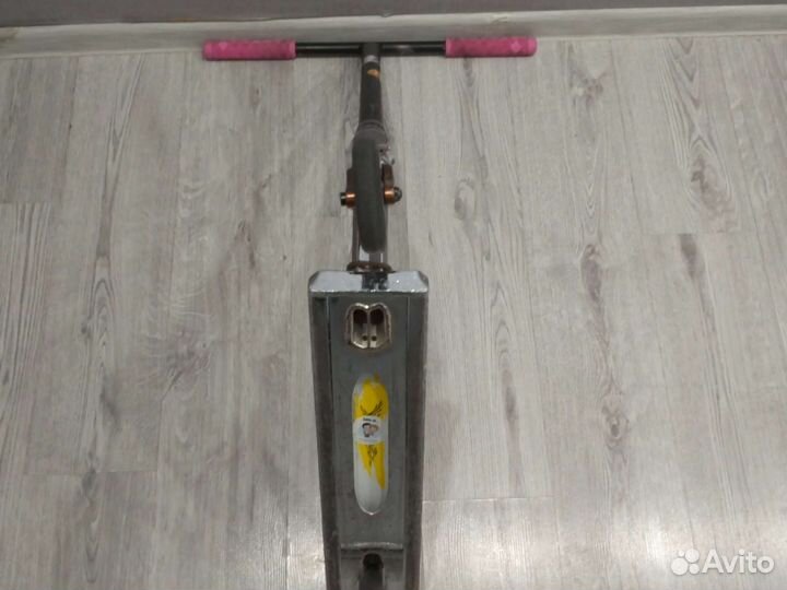 Трюковой самокат кастом в парк