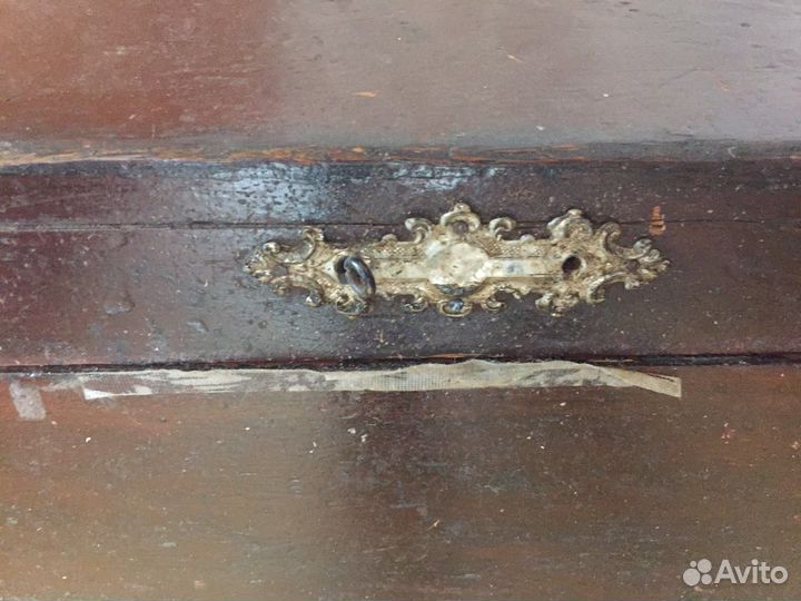Сундук старинный