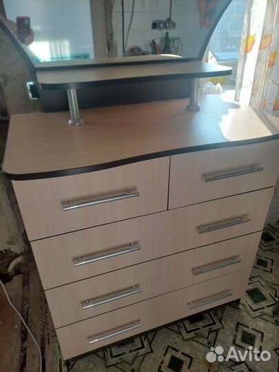Продам комод с зеркалом