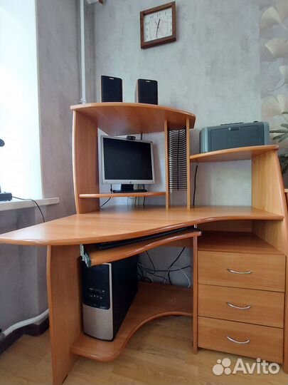 Компьютерный стол