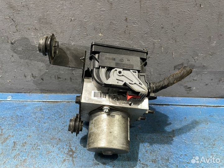 Блок ABS Volkswagen Golf 6