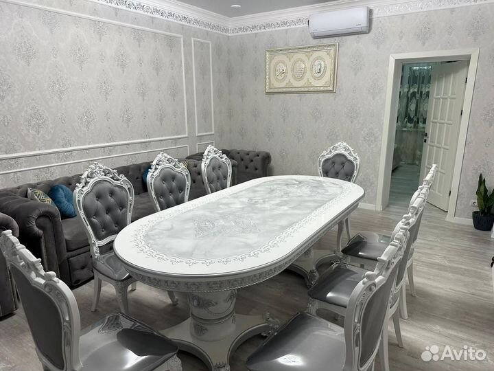 Стол и стулья