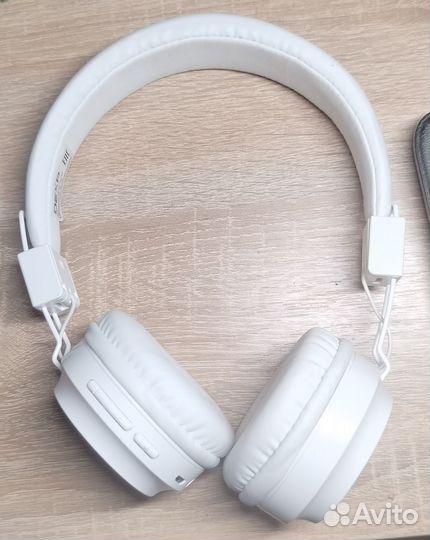 Беспроводные наушники BT- 212 светящиеся