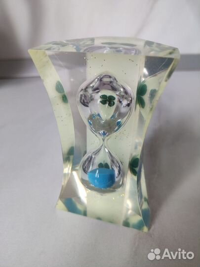 Песочные часы светящиеся в темноте с клевером