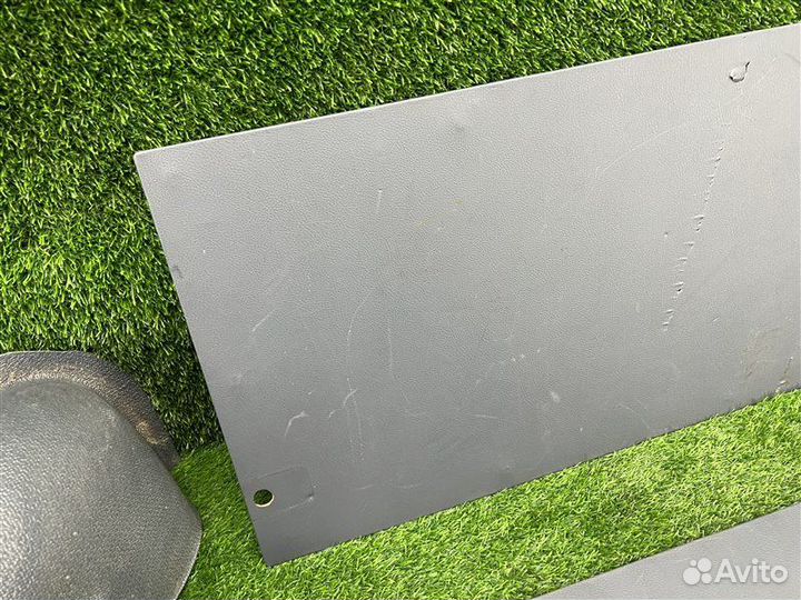 Обшивка багажника задняя Toyota Hiace RZH125 2RZE