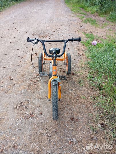 Трехколесный велосипед