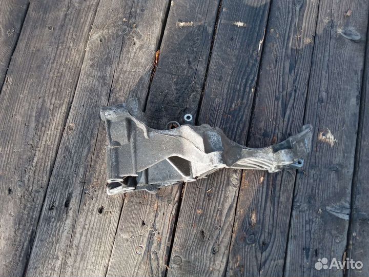 Кронштейн генератора ALT 2.0 Ауди А4 8Е Audi A4 8E