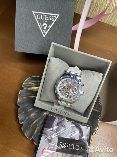 Часы Guess женские новые