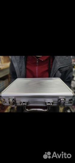 Покерный набор в металлическом кейсе новый