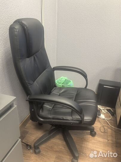 Компьютерное офисное кресло руководителя