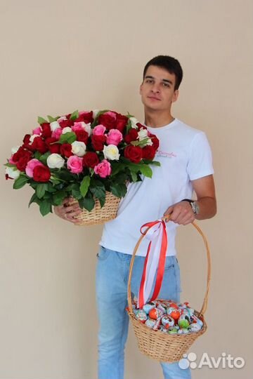 Букет 51 роза в корзине