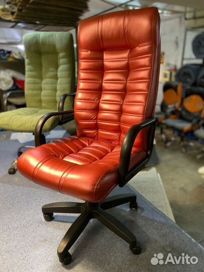 Офисное кресло