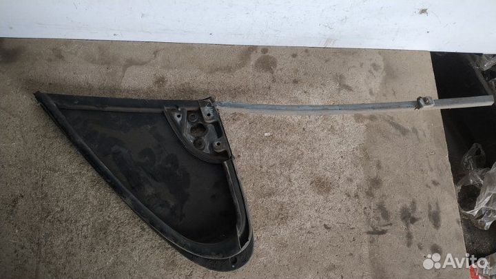 Форточка двери передняя правая Peugeot 307