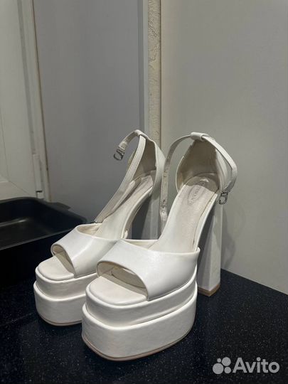 Туфли женские 37 размер белые