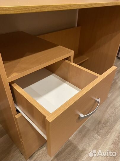 Письменный стол