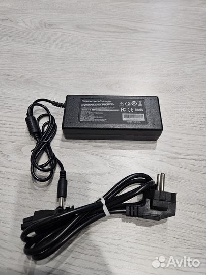 Универсальный адаптер