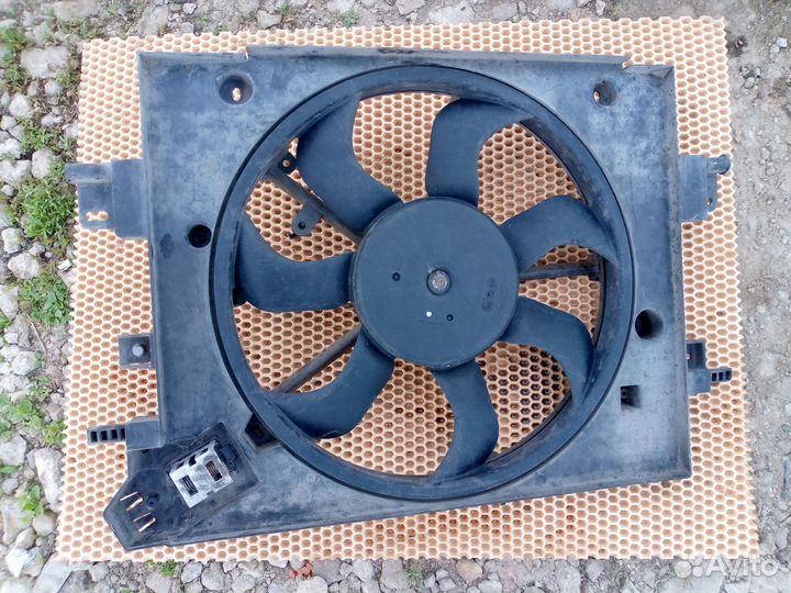 Диффузор с вентилятором Renault Kaptur 1