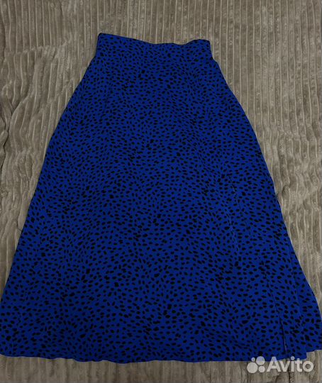 Юбка миди с разрезом