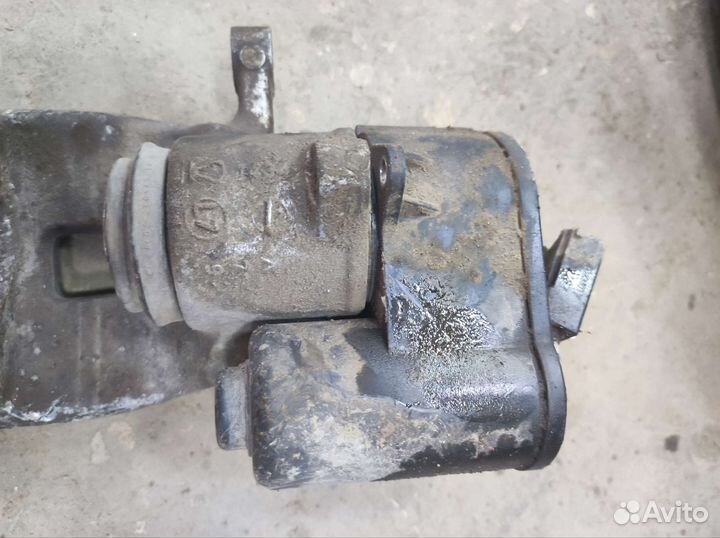 Суппорт в сборе passat b6