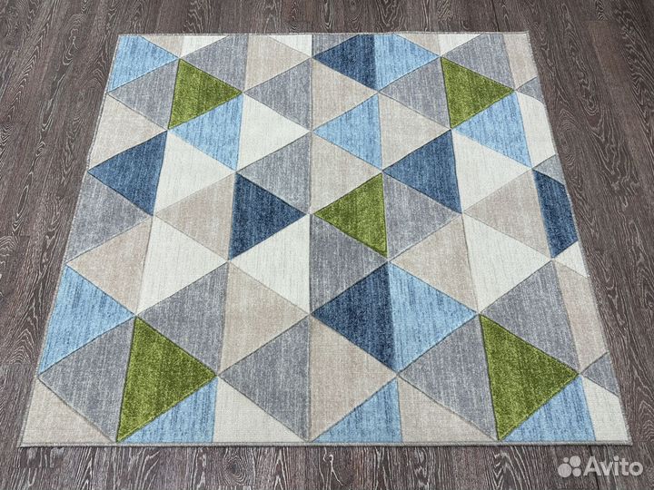 Палас 1.5 х 1.6 м новый