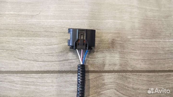 Фишка парктроника Ленд Крузер 200 3 pin 12-15