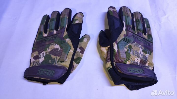 Спортивные перчатки