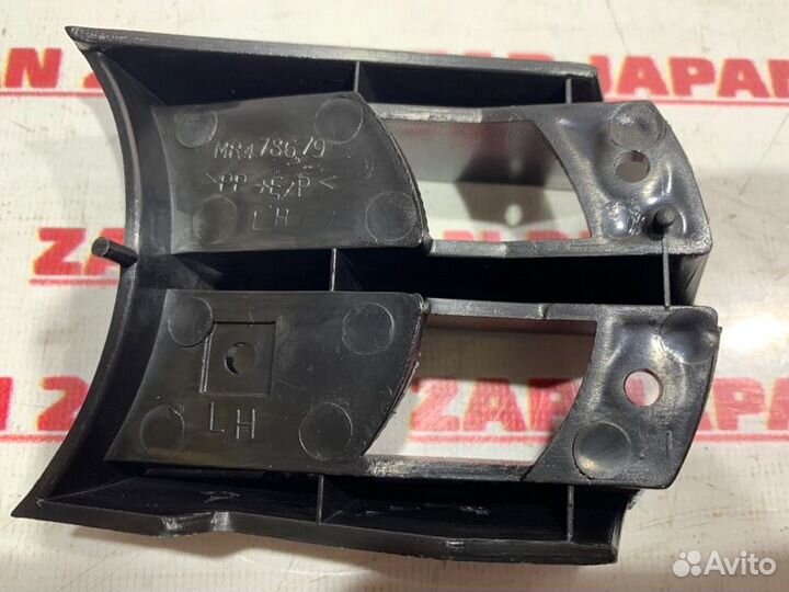 Решетка в бампер левая Mitsubishi Pajero Sport