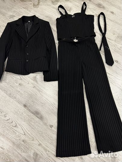 Брючный костюм