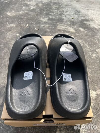 Сланцы Yeezy slide Черные