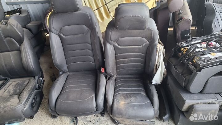 Салон Volkswagen Touareg CR7