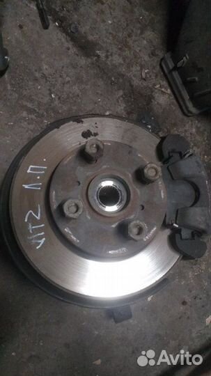 Диск тормозной передний левый Toyota Vitz SCP10