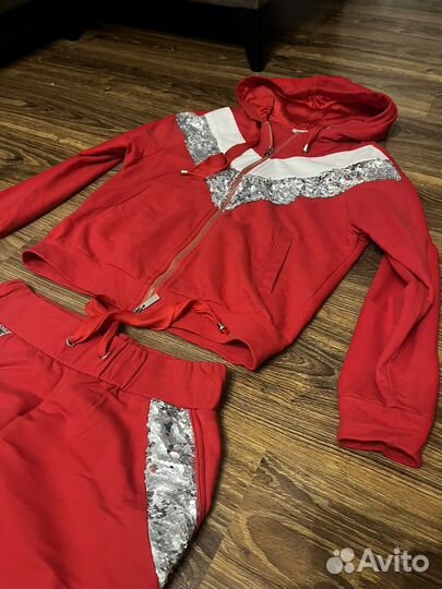 Спортивный костюм женский