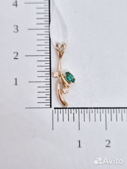 Золотая подвеска с фианитами