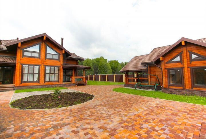 Коттедж 202,5 м² на участке 11,2 сот.